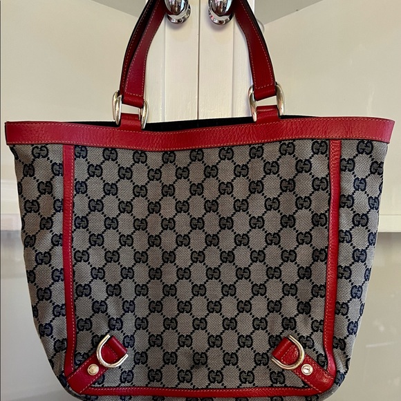 SOLD - Gucci Handbag - Picture 2 of 13